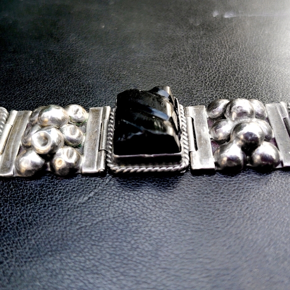 Vintage Taxco Sterling Silver and Carved Onyx Bracelet - Picture 12 of 12